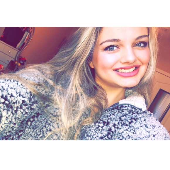 Meet your Posher, Cassie - Picture 1 of 1